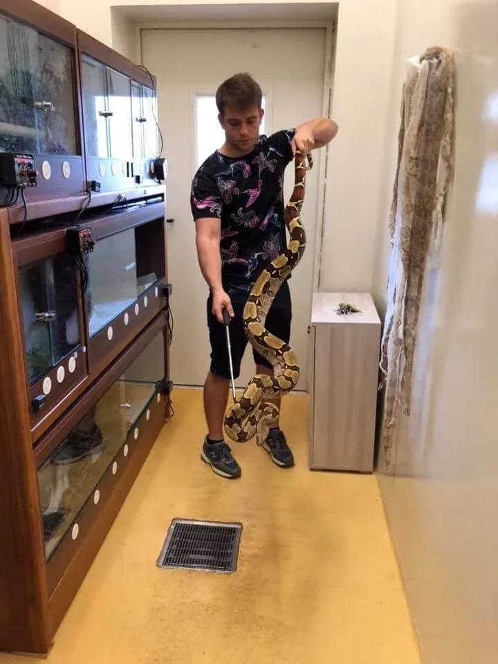 Suriname Handling Snake Hook